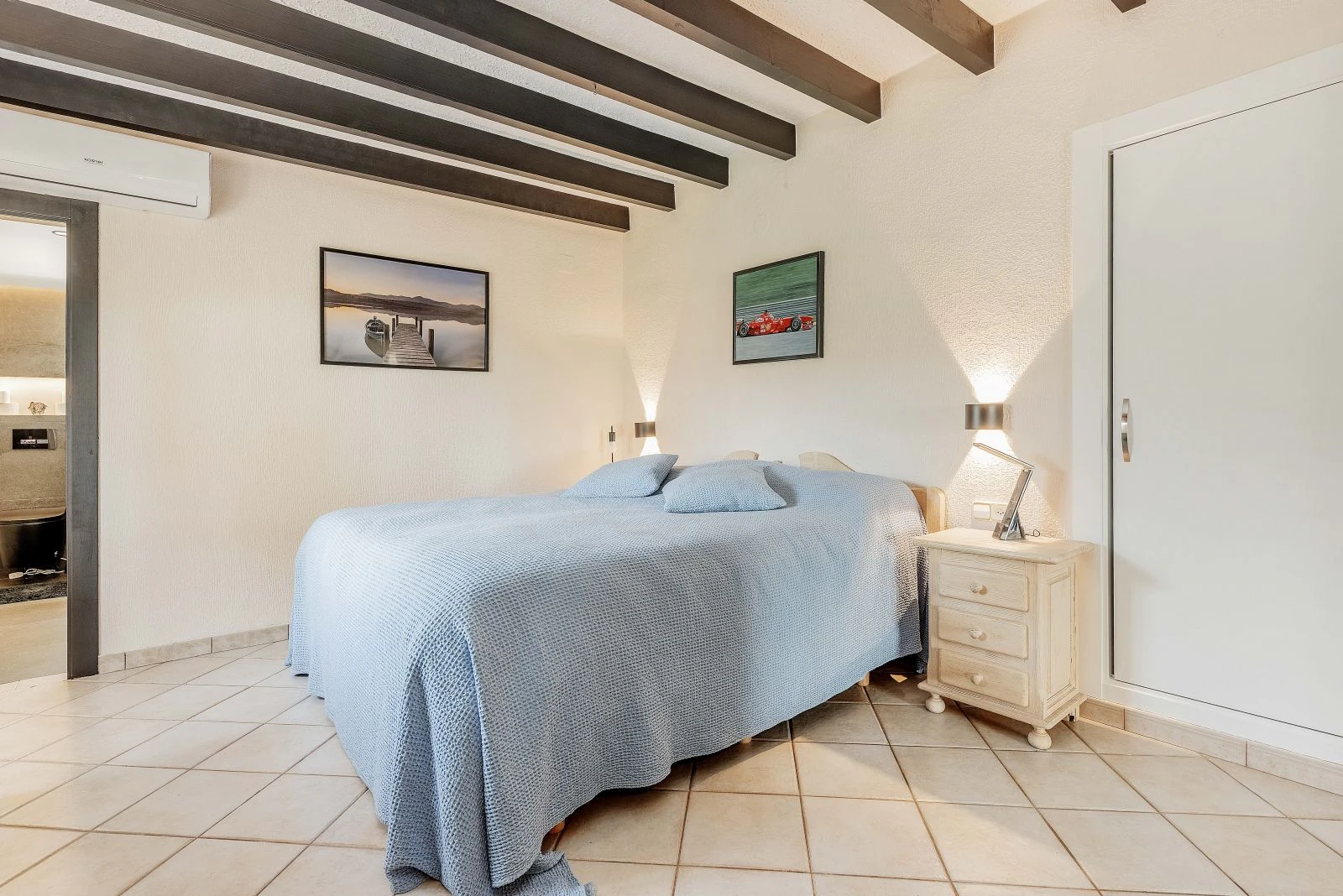 Traditional villa with sea views and a lot of privacy for sale in Jávea.