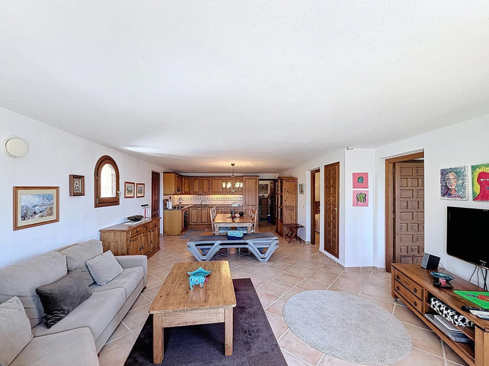 Cumbre del Sol villa with spectacular views of the sea and cliffs.