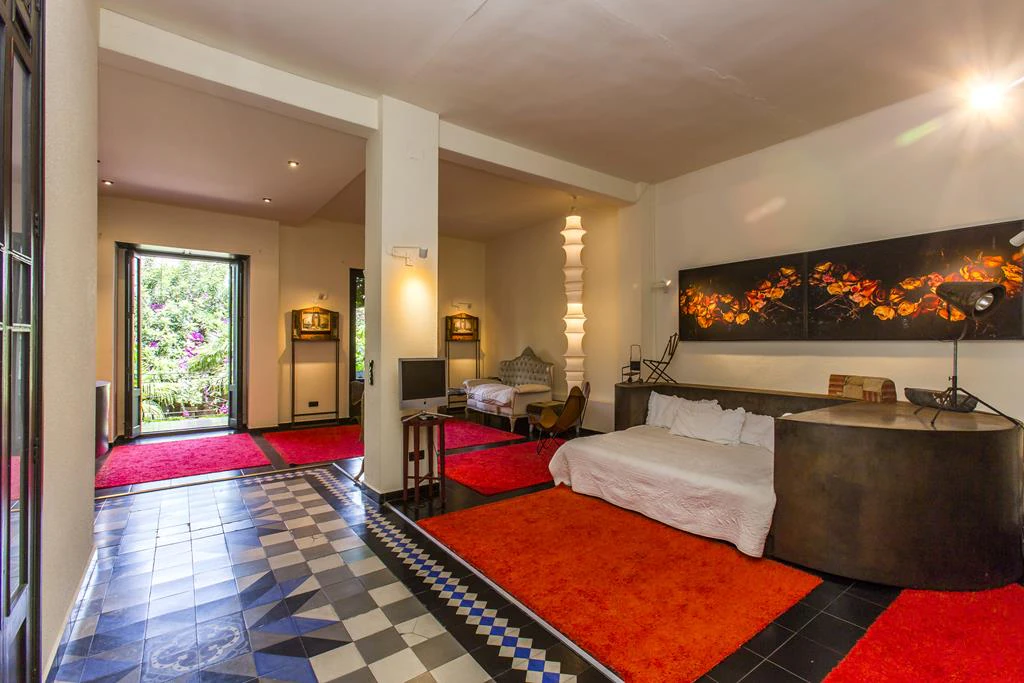 Two-storey town house with extensive interior patio, Dénia