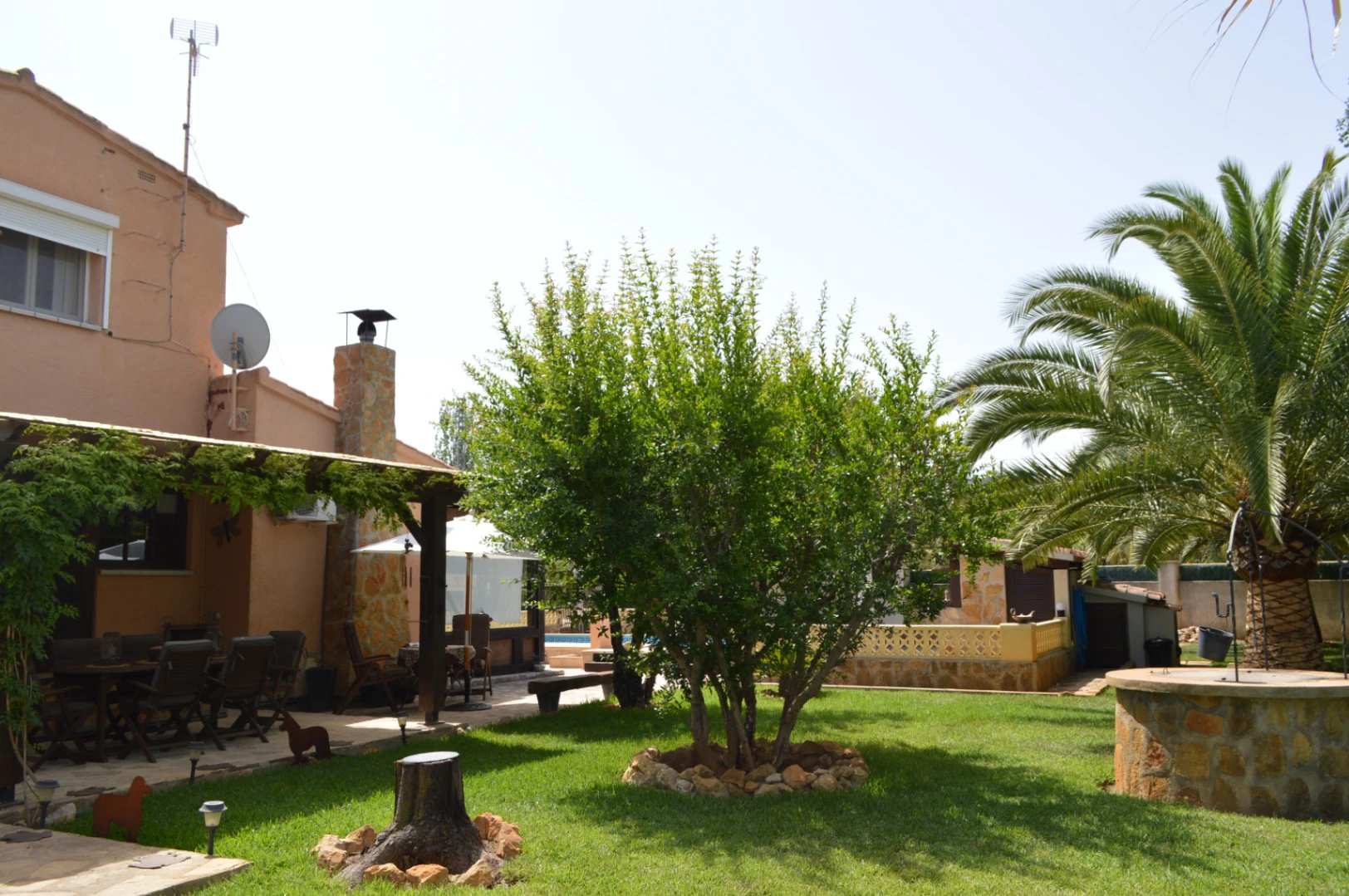 Villa for sale in Alcalali: Private, large south-facing plot, walking distance