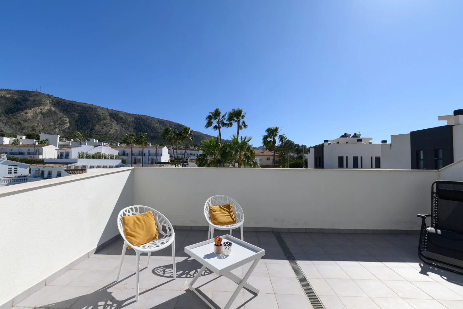 Modernes Haus in Albir – 3 Schlafzimmer, eigenes Grundstück und fußläufig zur Stadt