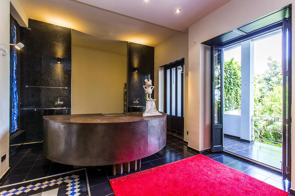 Two-storey town house with extensive interior patio, Dénia