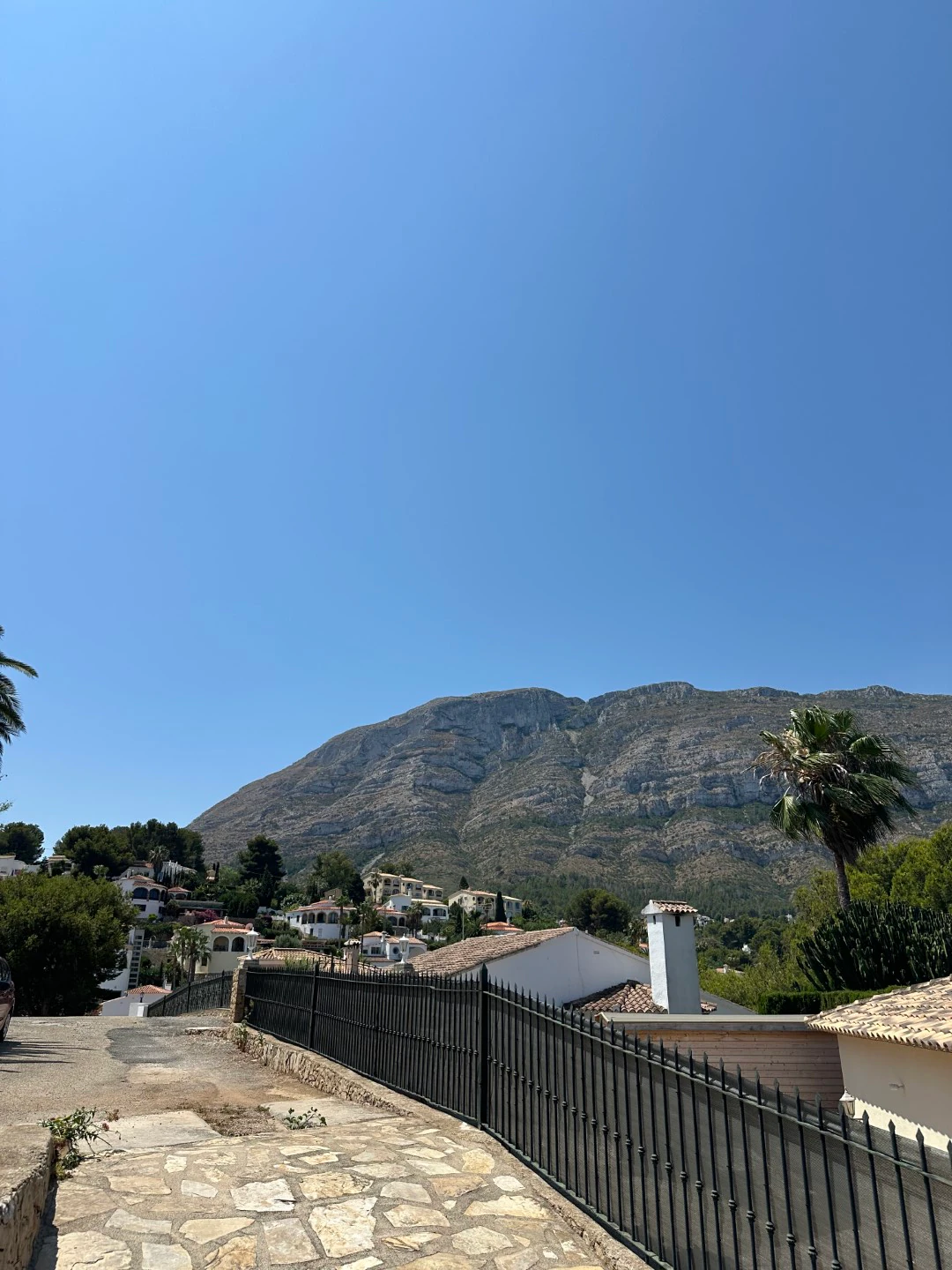 Chalet for Sale in Dénia with Sea and Mountain Views
