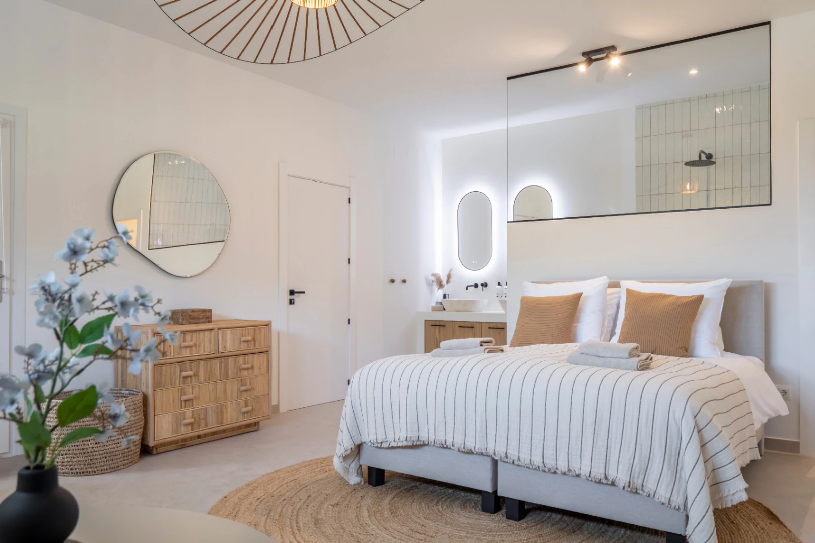 Recently renovated villa with stunning panoramic views of Jávea.