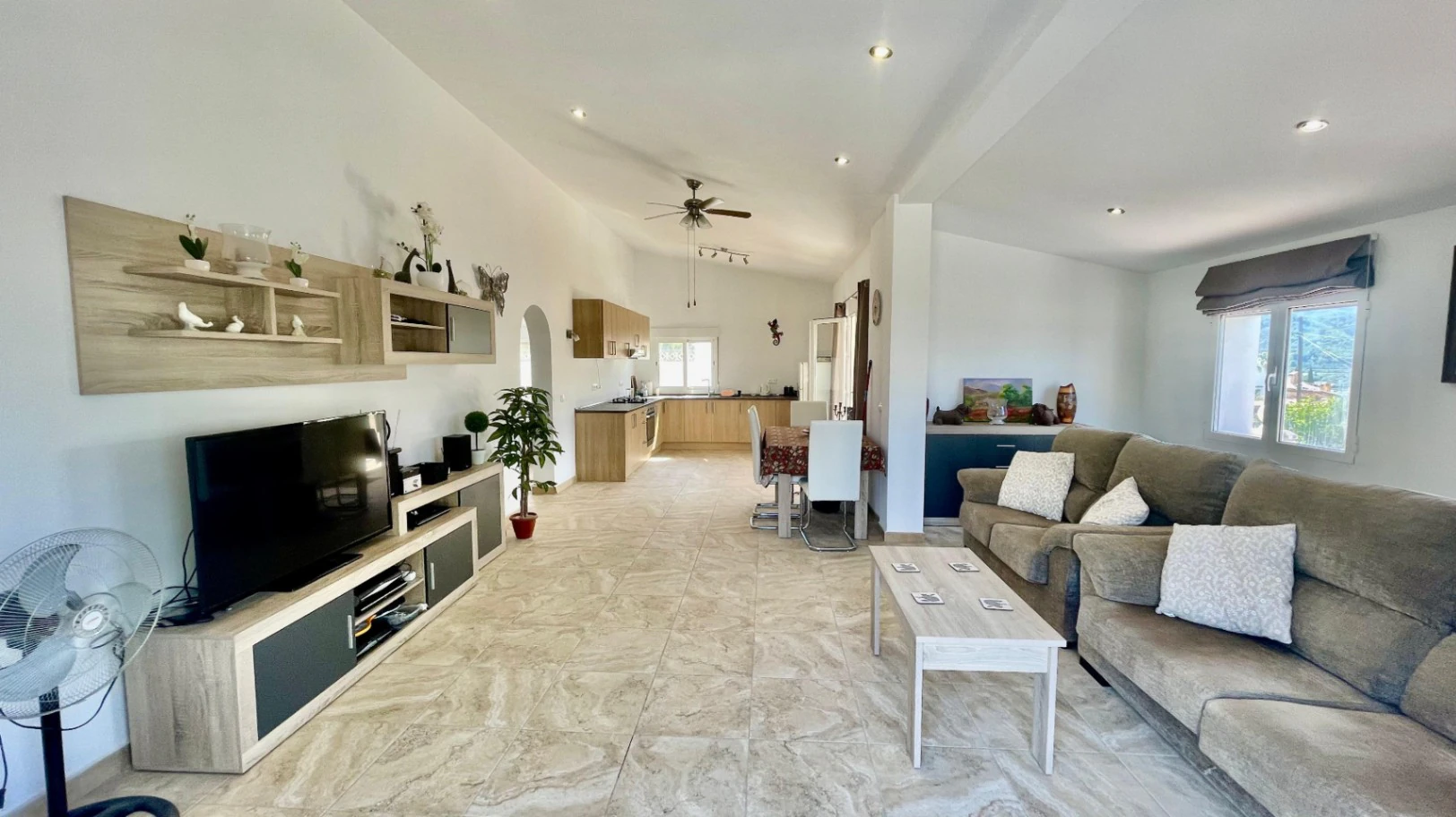 Villa for sale in Orba: Panoramic views, separate guest apartment
