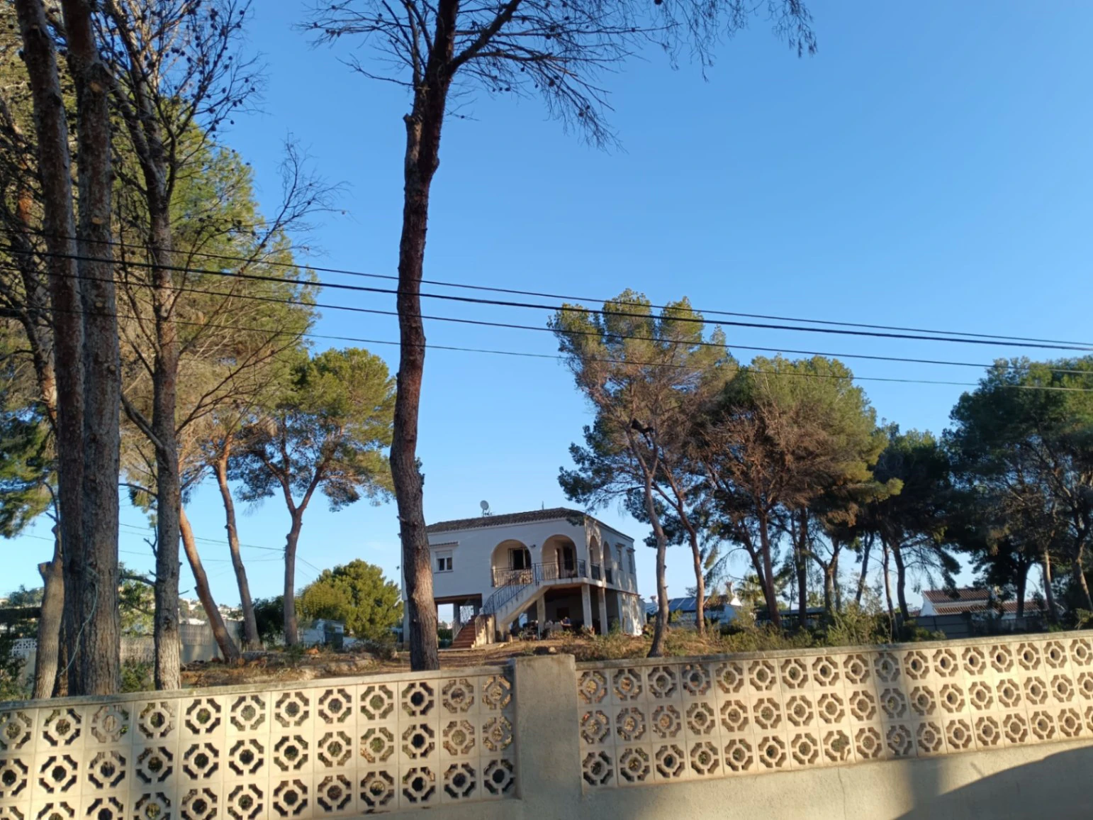 Parcela en Moraira con posibilidad de construir 3 villas