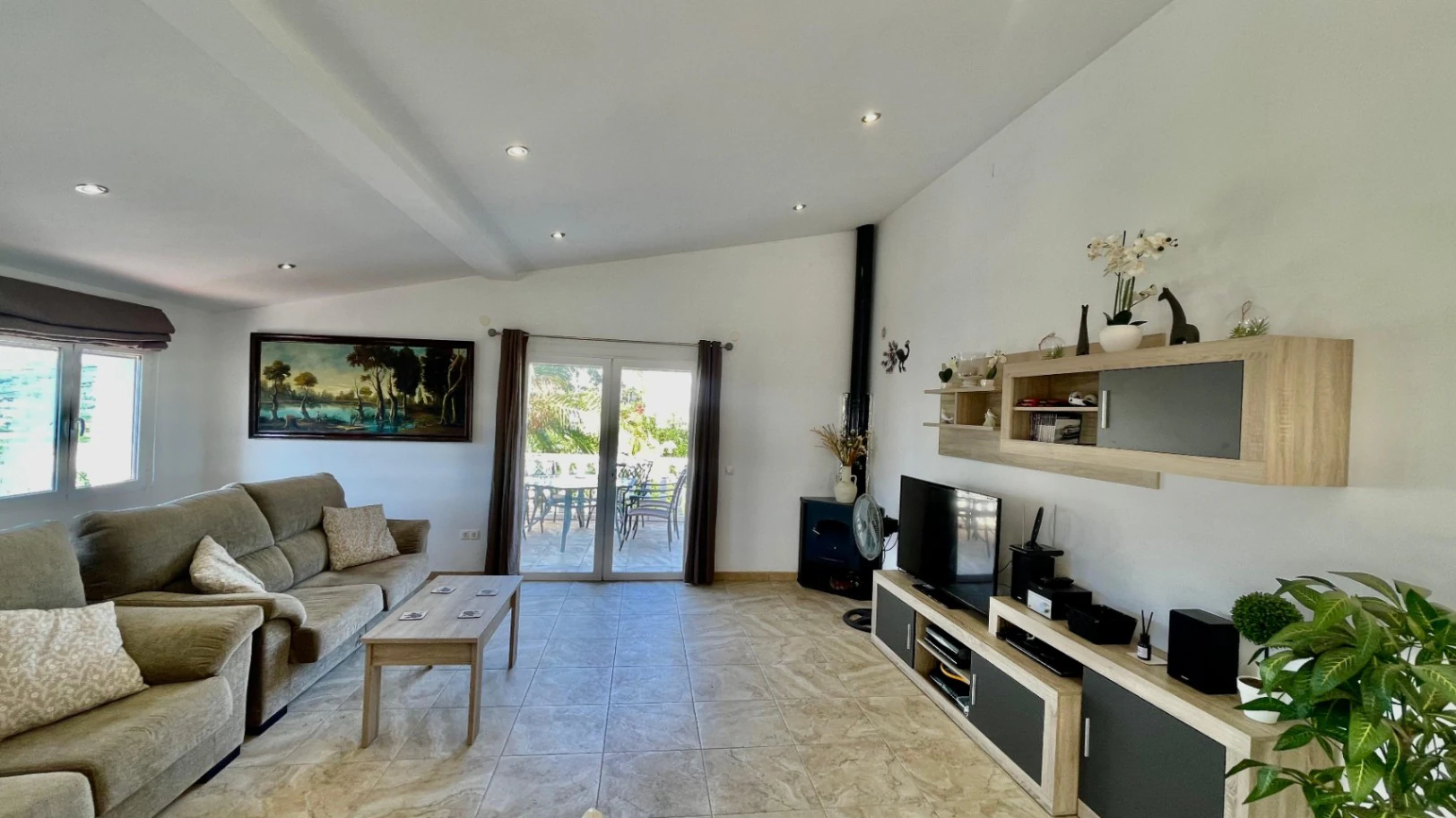 Villa for sale in Orba: Panoramic views, separate guest apartment