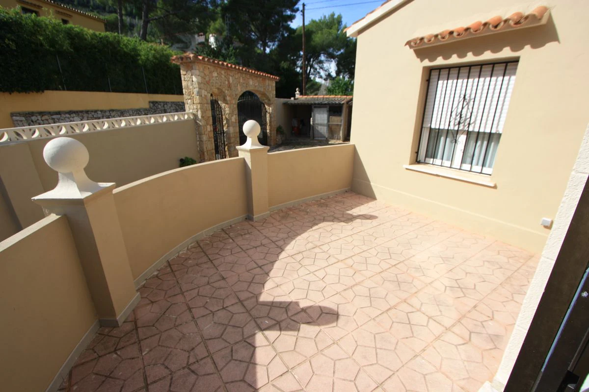 VILLA WITH MOUNTAIN VIEWS IN DÉNIA