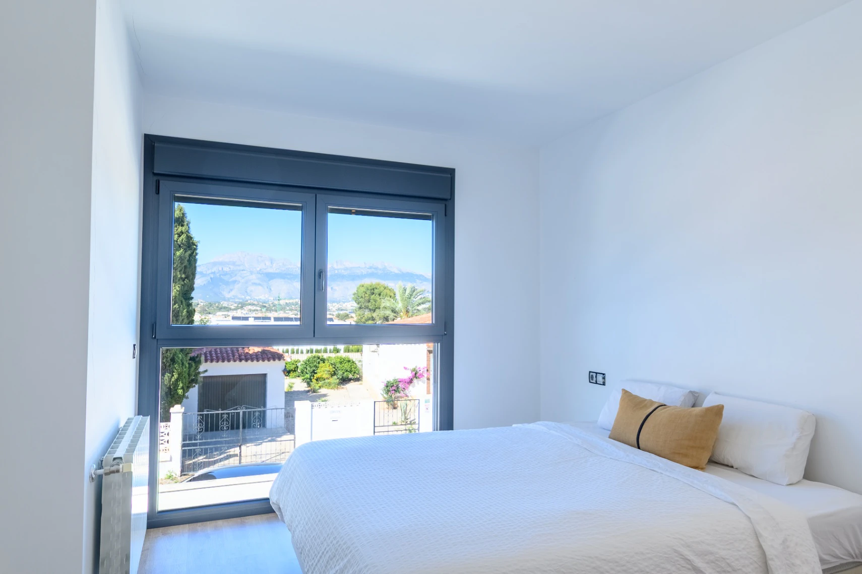 Modernes Haus in Albir – 3 Schlafzimmer, eigenes Grundstück und fußläufig zur Stadt