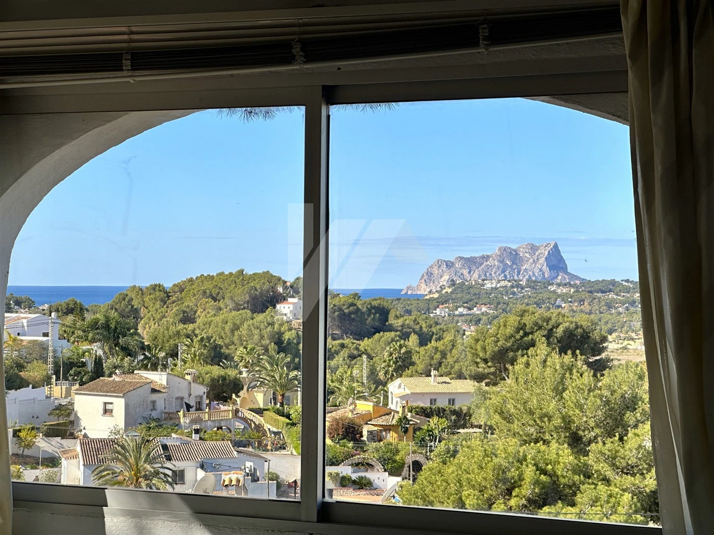 Villa te koop met zeezicht in Paichi, Moraira.