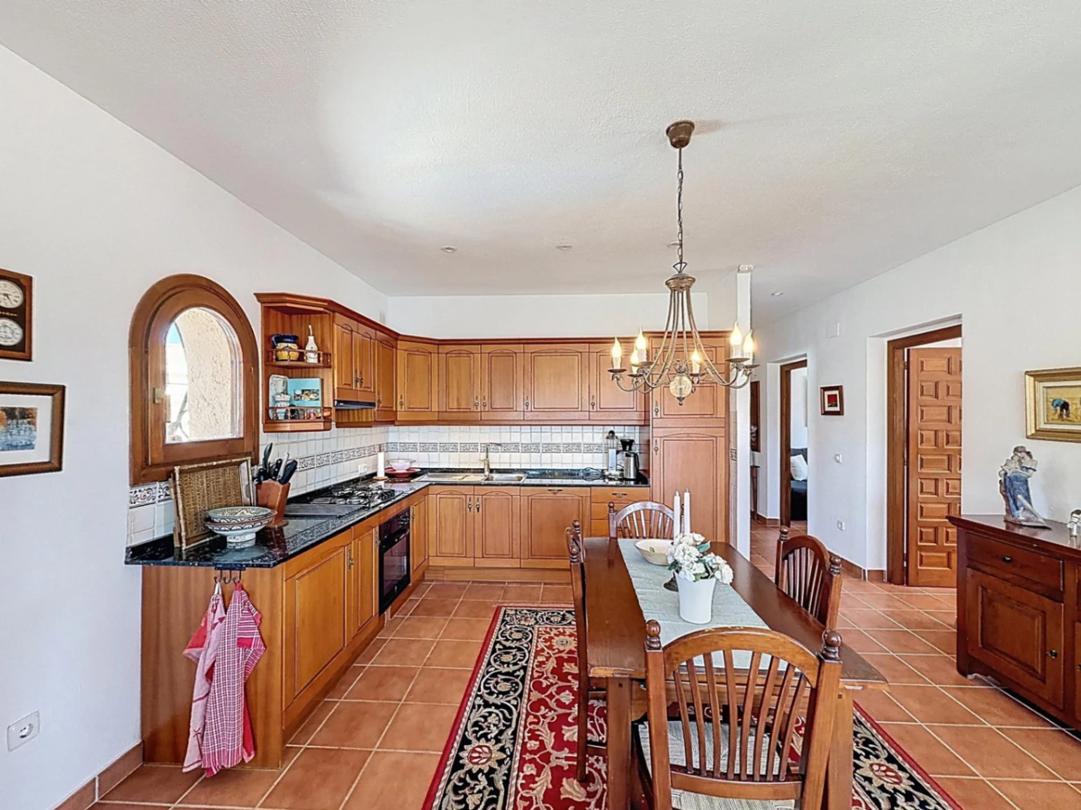 Cumbre del Sol villa with spectacular views of the sea and cliffs.