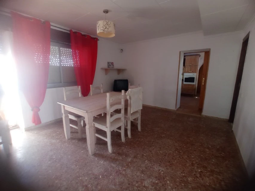 Villa for sale in the marinas with large plot and pool