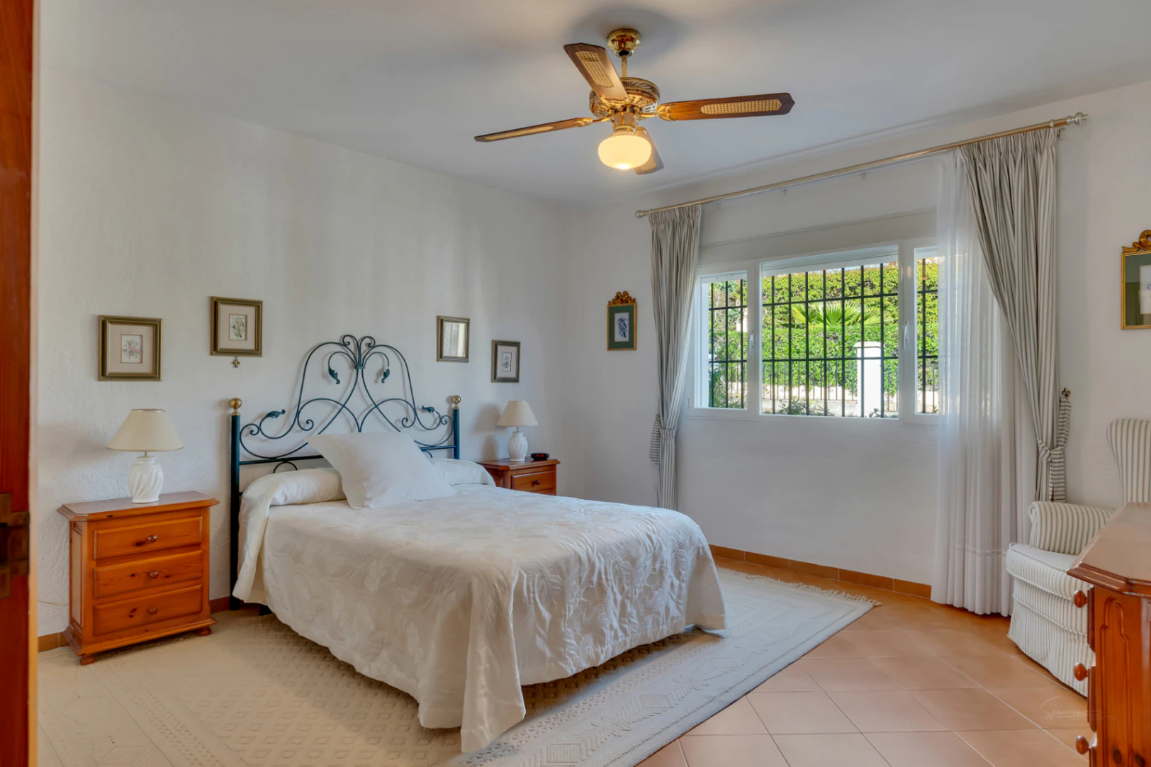 Mediterranean-style villa with stunning views in a quiet area next to Tosalet, Javea.