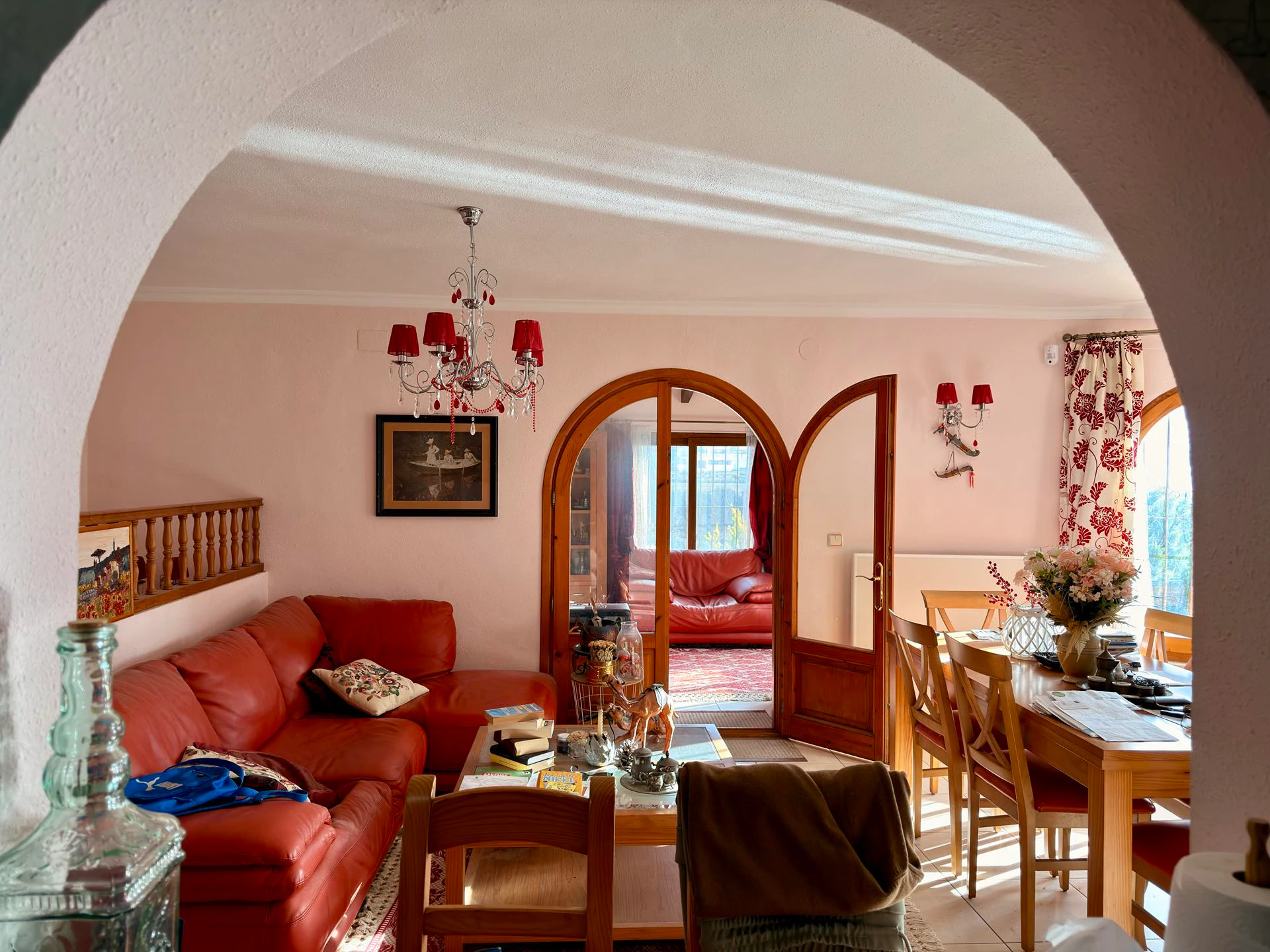 Cumbre del Sol: a Mediterranean-style villa with a swimming pool and sea views