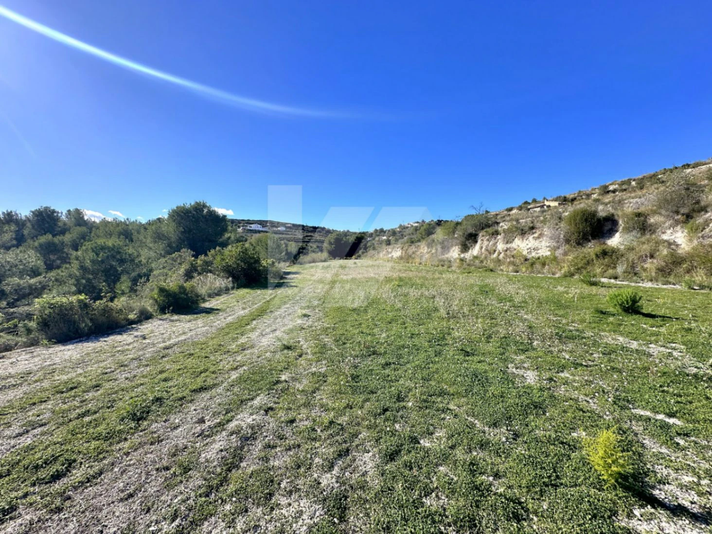 Rustic plot for sale in Teulada-Moraira, peaceful surroundings and close to the coast.