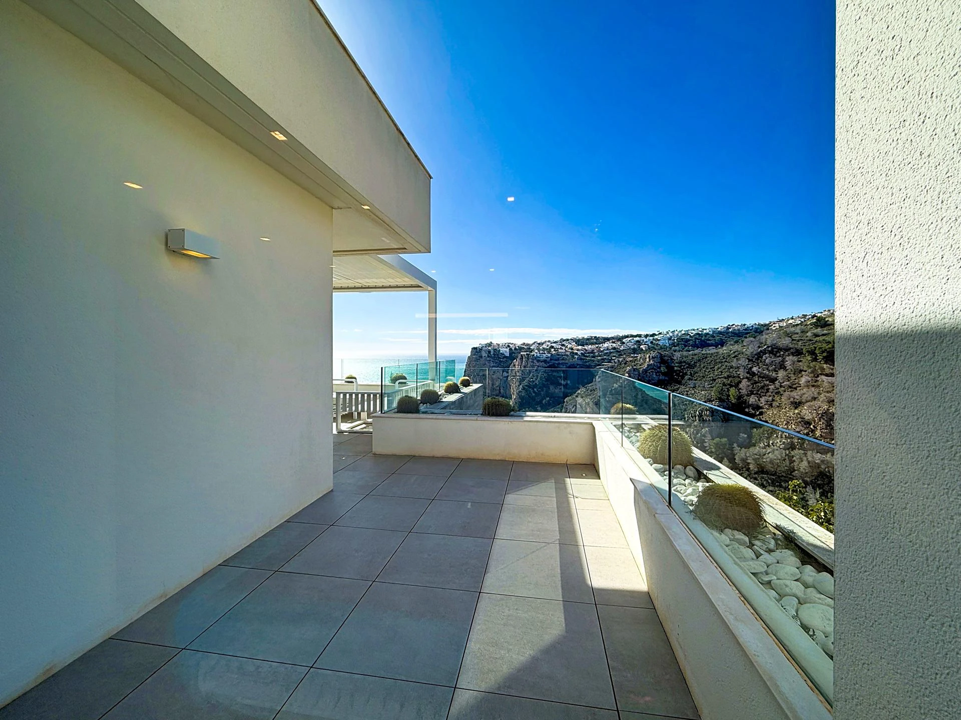 Cumbre del Sol luxe modern penthouse met uitzicht op de kliffen en de zee