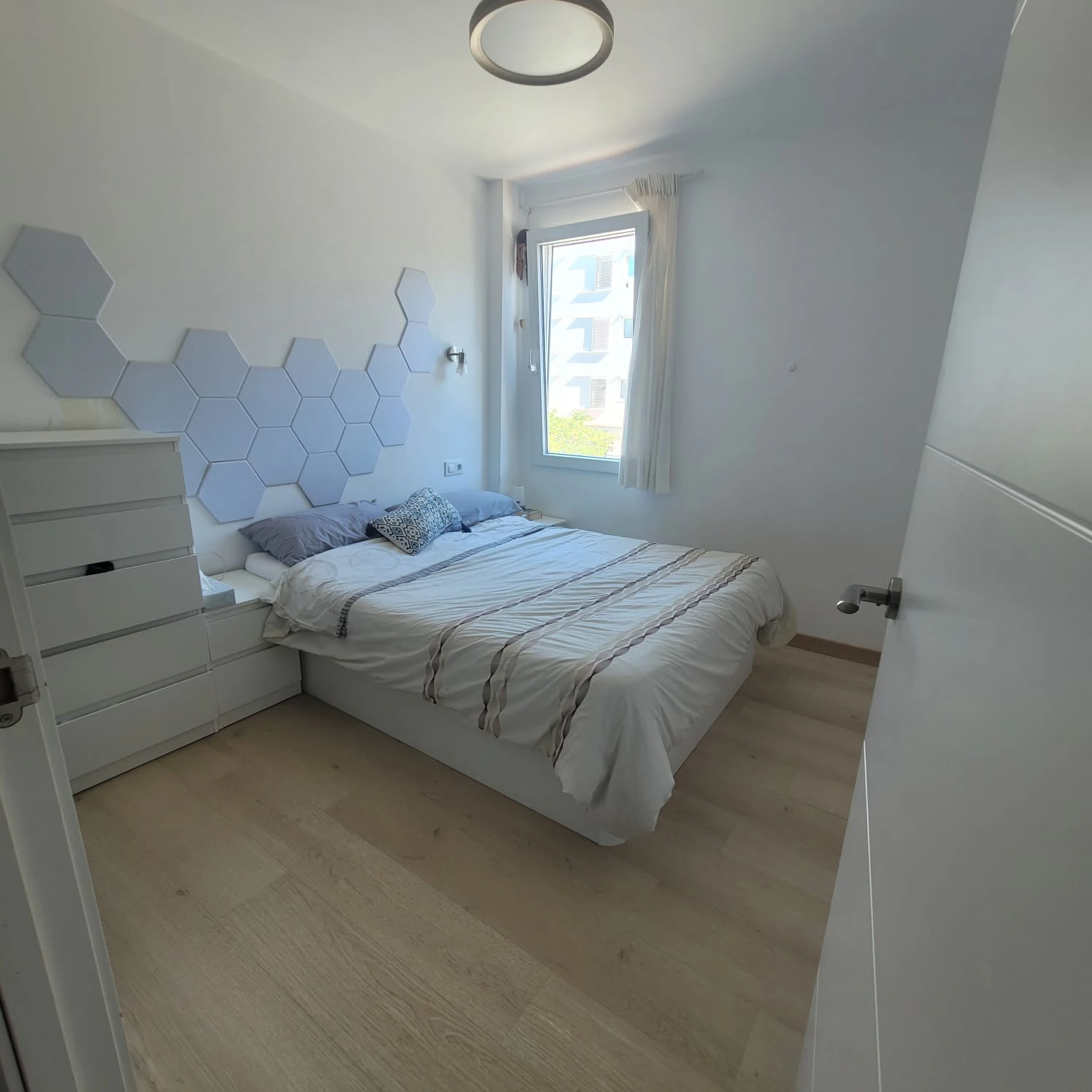 Renovated 2-Bedroom Apartment for Sale Near Arenal Beach, Jávea