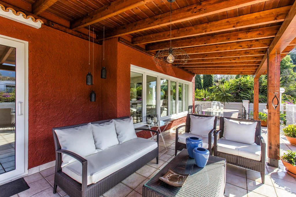 Villa with 2950 m² plot just 700 m from Marineta Cassiana, Dénia