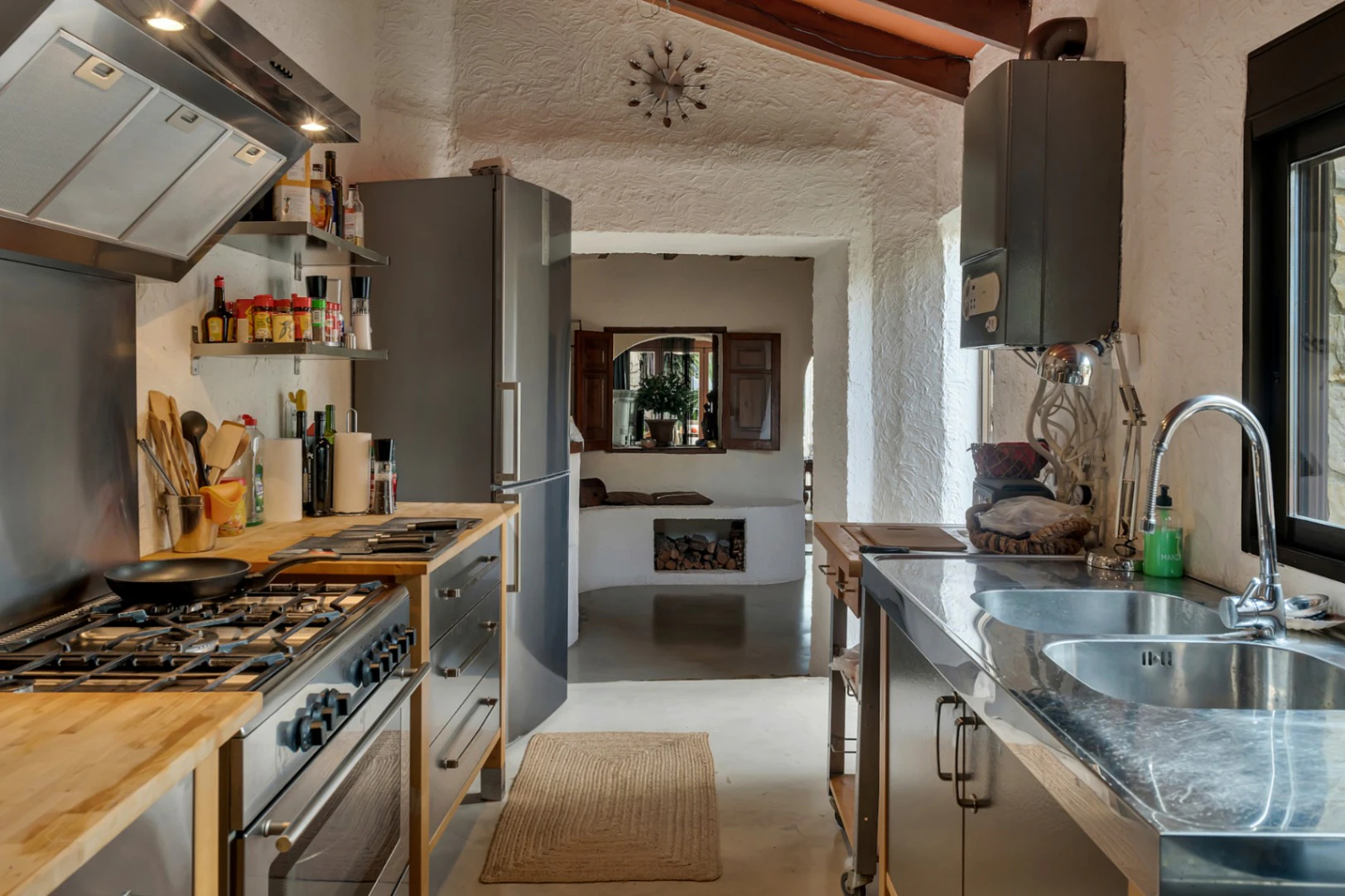 Villa avec appartement d'invités, entièrement rénovée et proche du centre historique de Jávea.