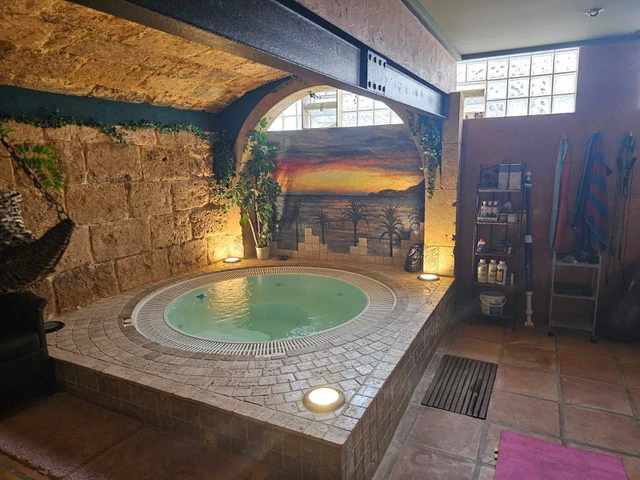 Prachtig herenhuis met uitzicht op zee te koop in de haven van Javea