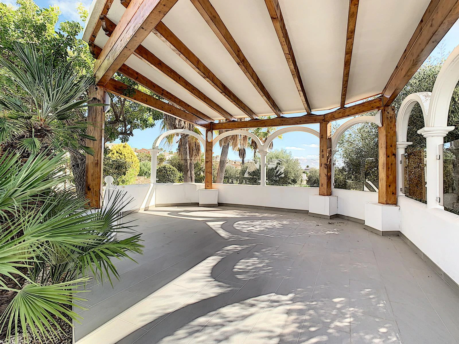 Cumbre del Sol villa gerenoveerd met uitzicht op zee