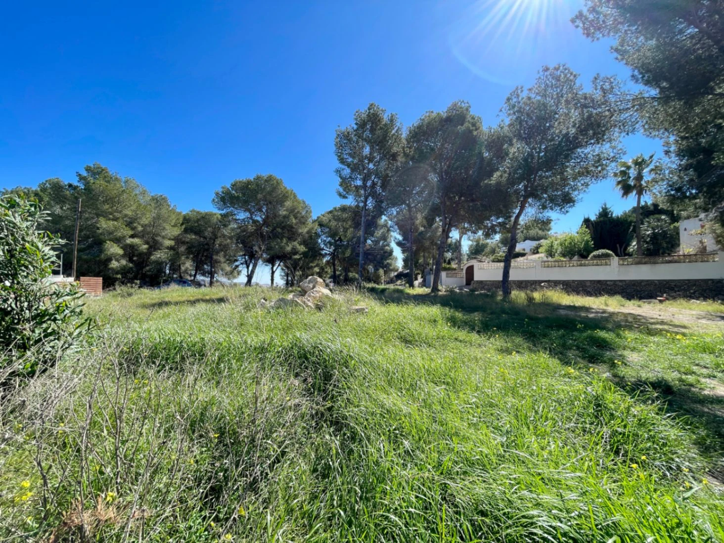 Parcela urbana cerca de todos los servicios en Moraira