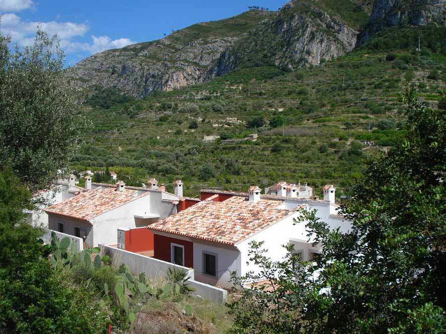 Urban plot with license and project for 6 townhouses – Great opportunity for developers