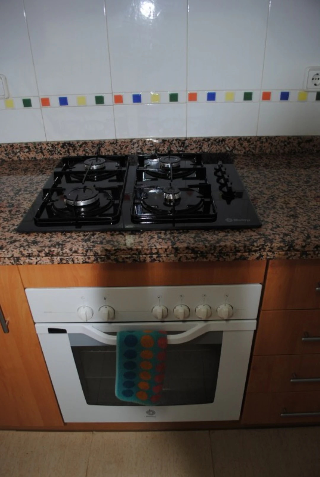Apartment in Denia on the ground floor with 2 bedrooms and a private terrace for sale.