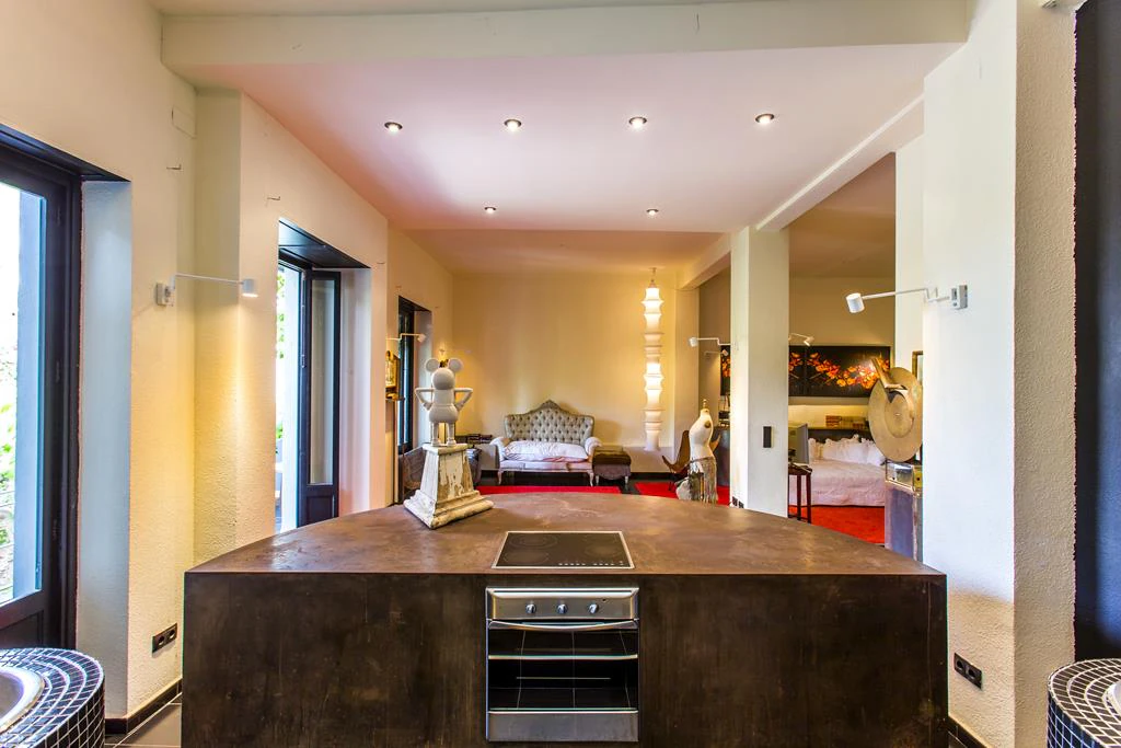 Two-storey town house with extensive interior patio, Dénia