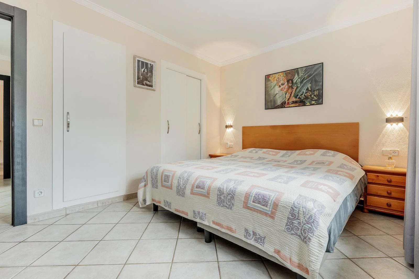 Traditional villa with sea views and a lot of privacy for sale in Jávea.