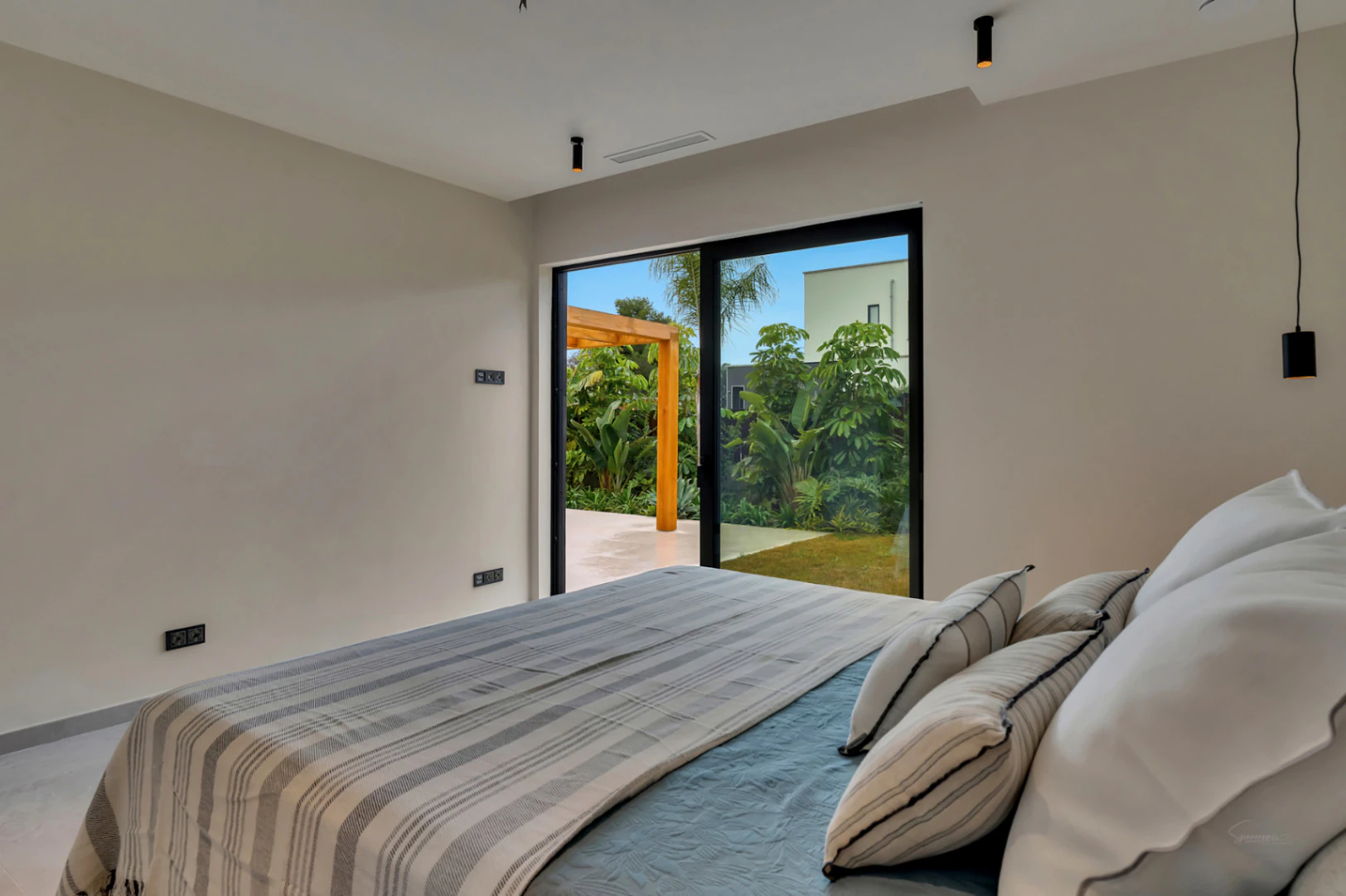 Luxury new build villa located in a quiet area.