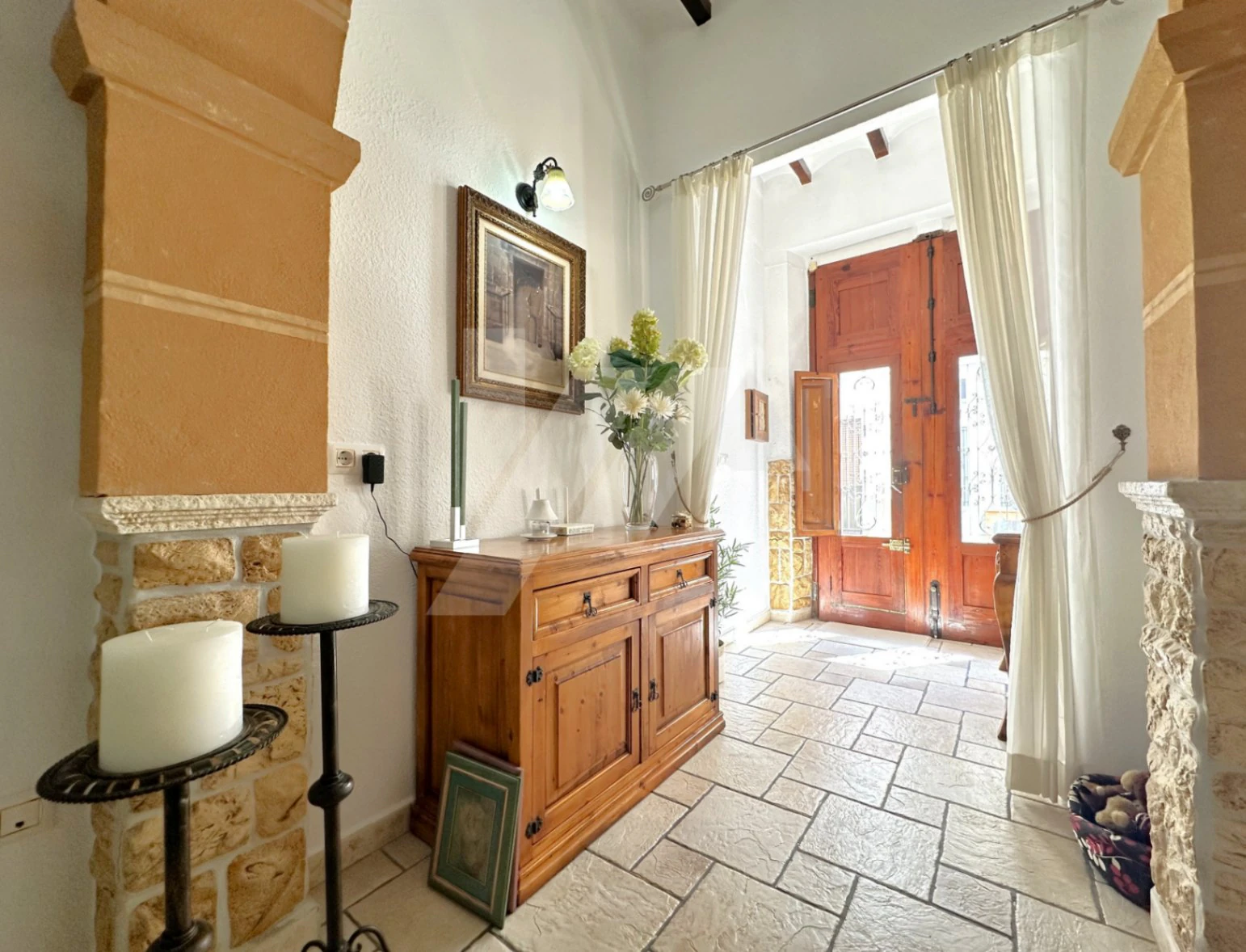 House for sale with character in the historic center of Teulada.