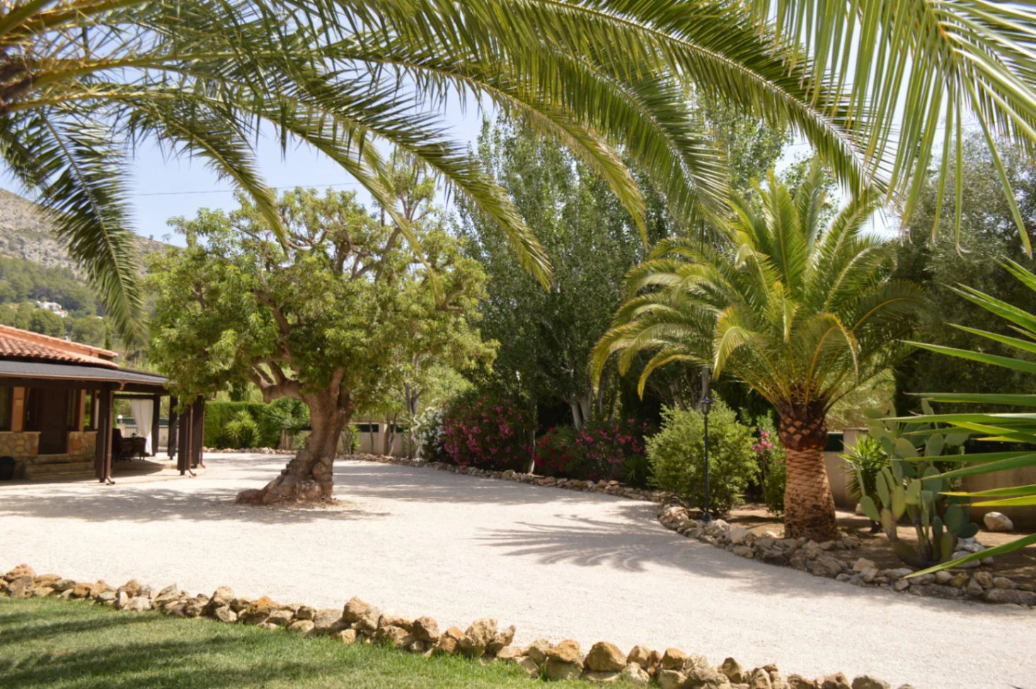 Villa for sale in Alcalali: Private, large south-facing plot, walking distance