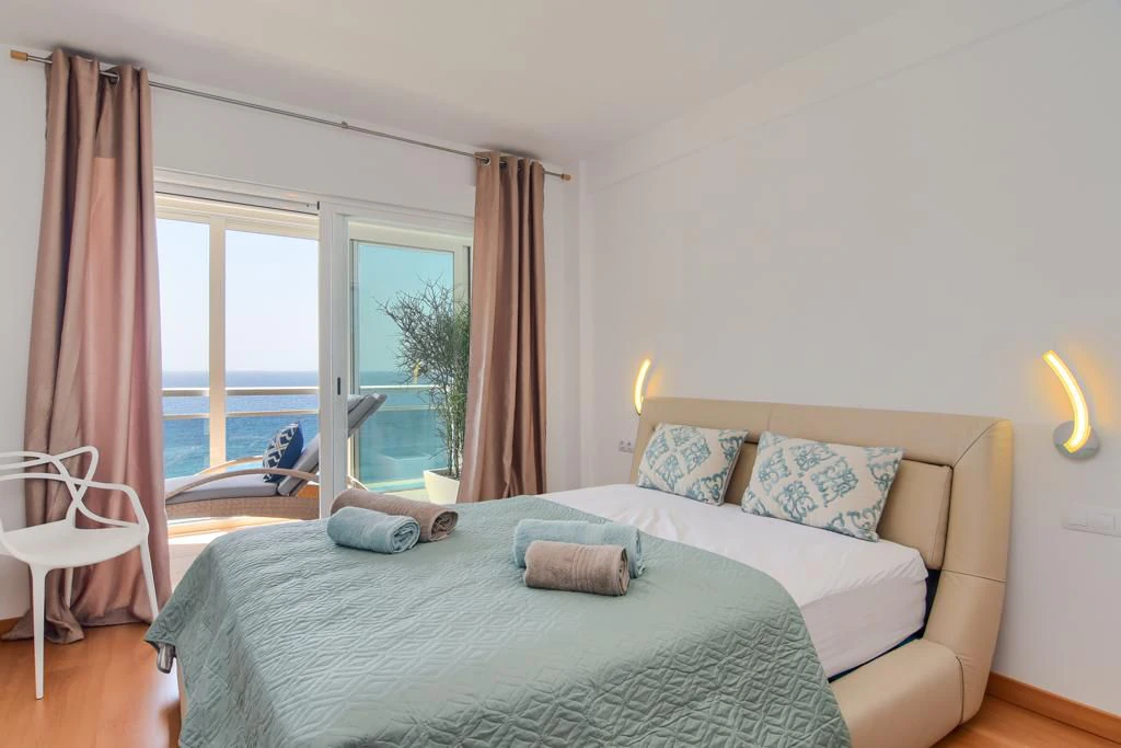 Seafront Penthouse for Sale in El Portet, Moraira – Panoramic Sea Views