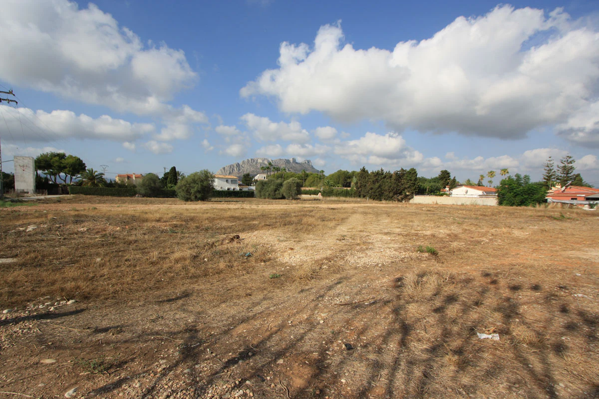 For sale urban plot of 6,126 m2 near the sea