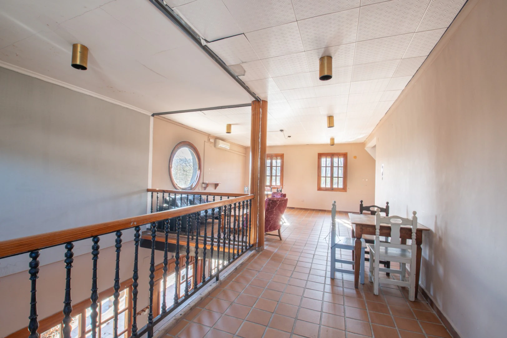 Restaurante y bar comercial en venta en Sanet y Negrals – Propiedad emblemática con aparcamiento