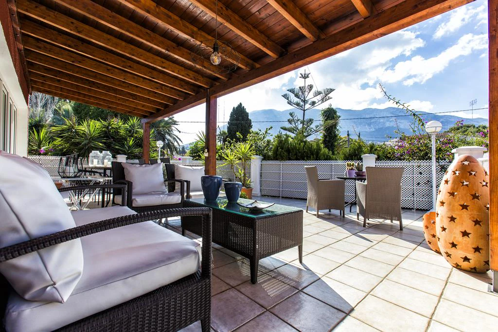 Villa with 2950 m² plot just 700 m from Marineta Cassiana, Dénia