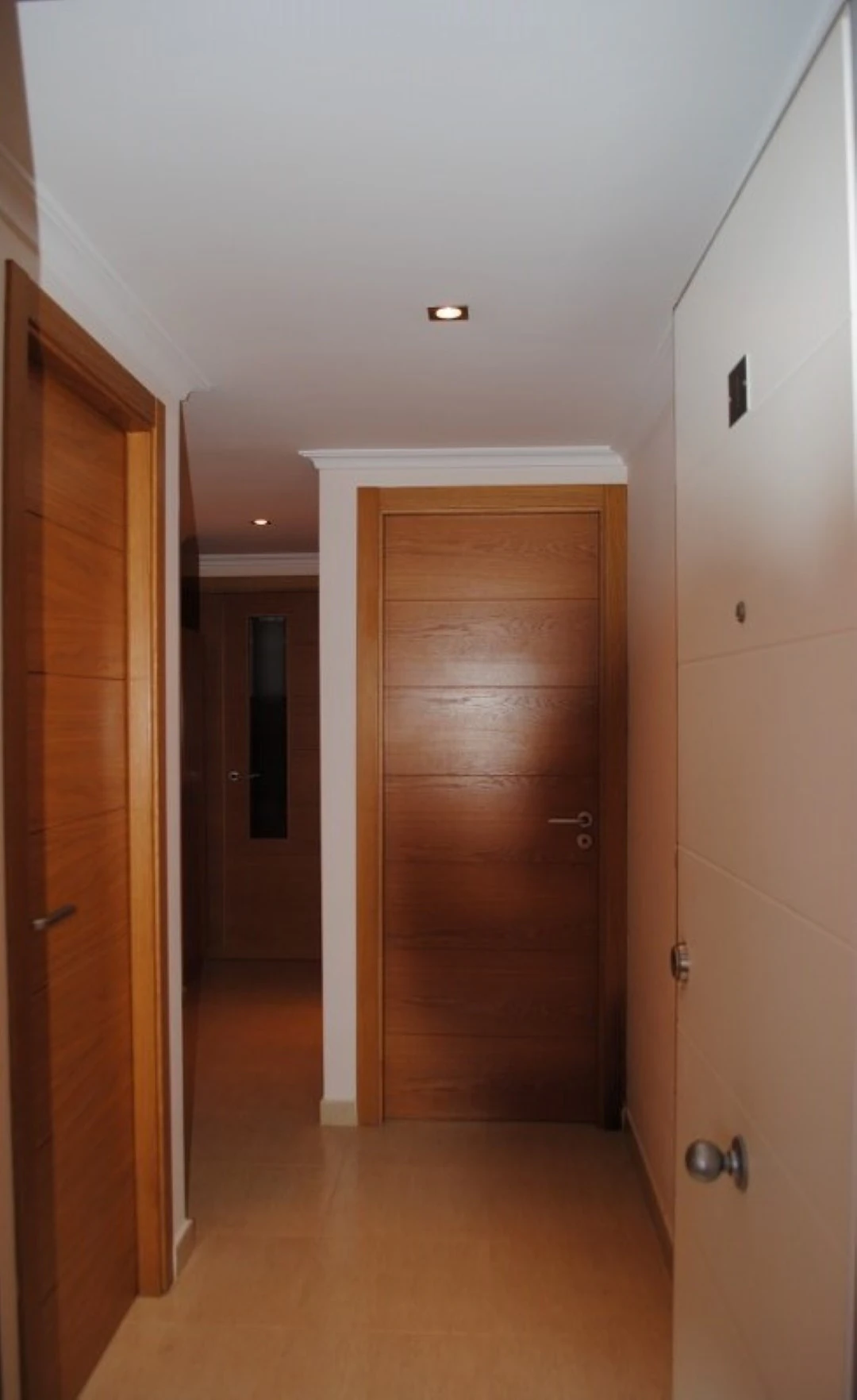 Apartment in Denia on the ground floor with 2 bedrooms and a private terrace for sale.