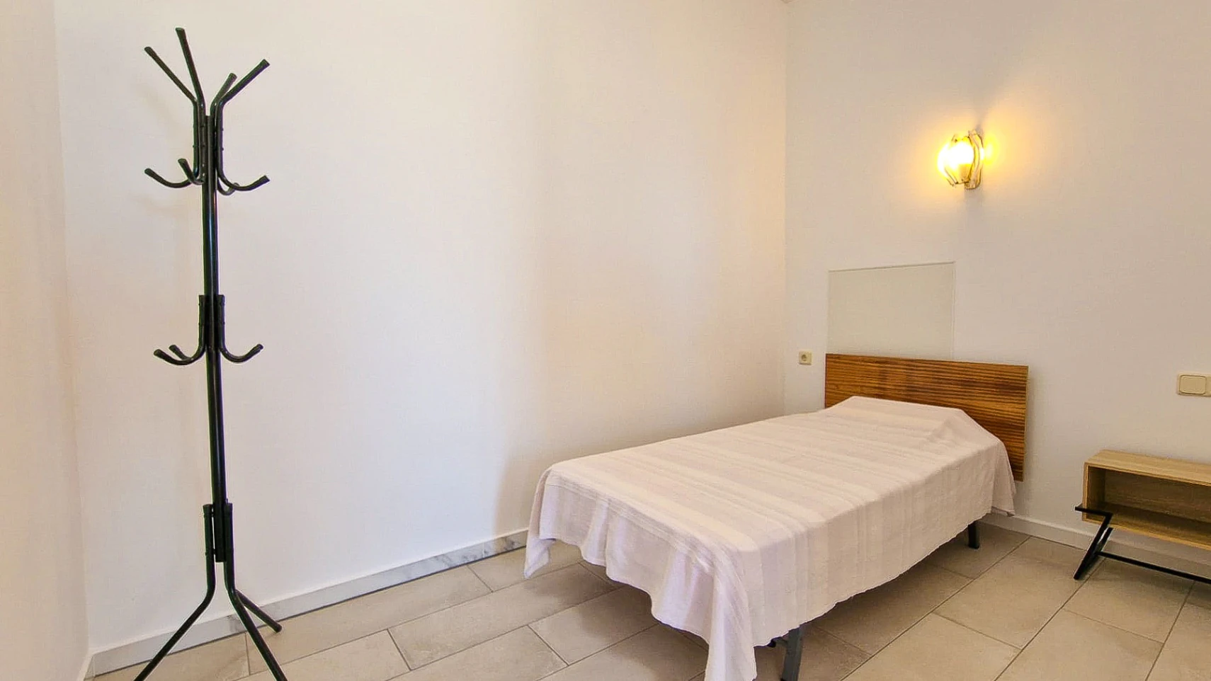 Spacious 4-Bedroom Villa for Sale – 820 m Plot | Costa Blanca