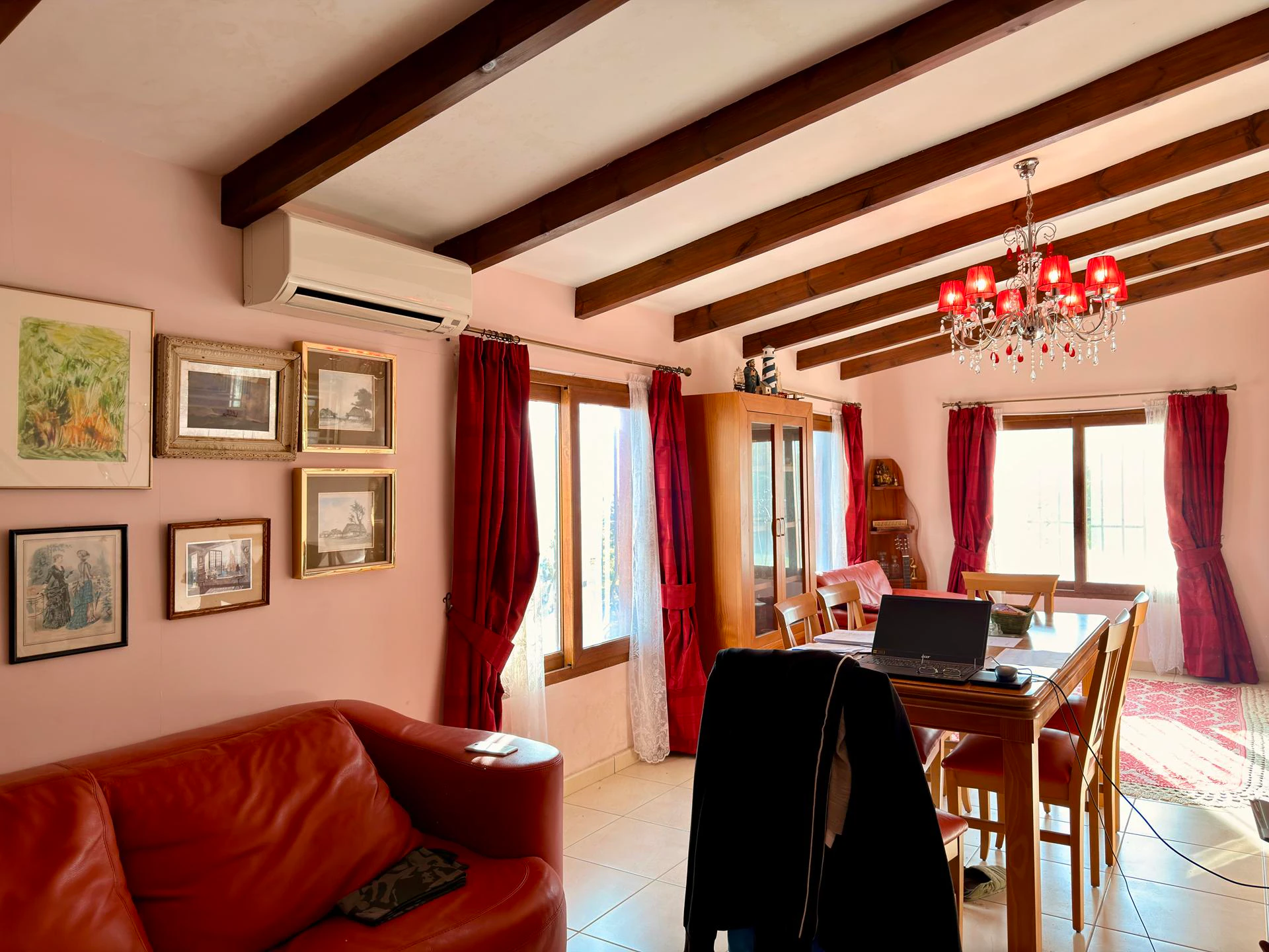 Cumbre del Sol: a Mediterranean-style villa with a swimming pool and sea views