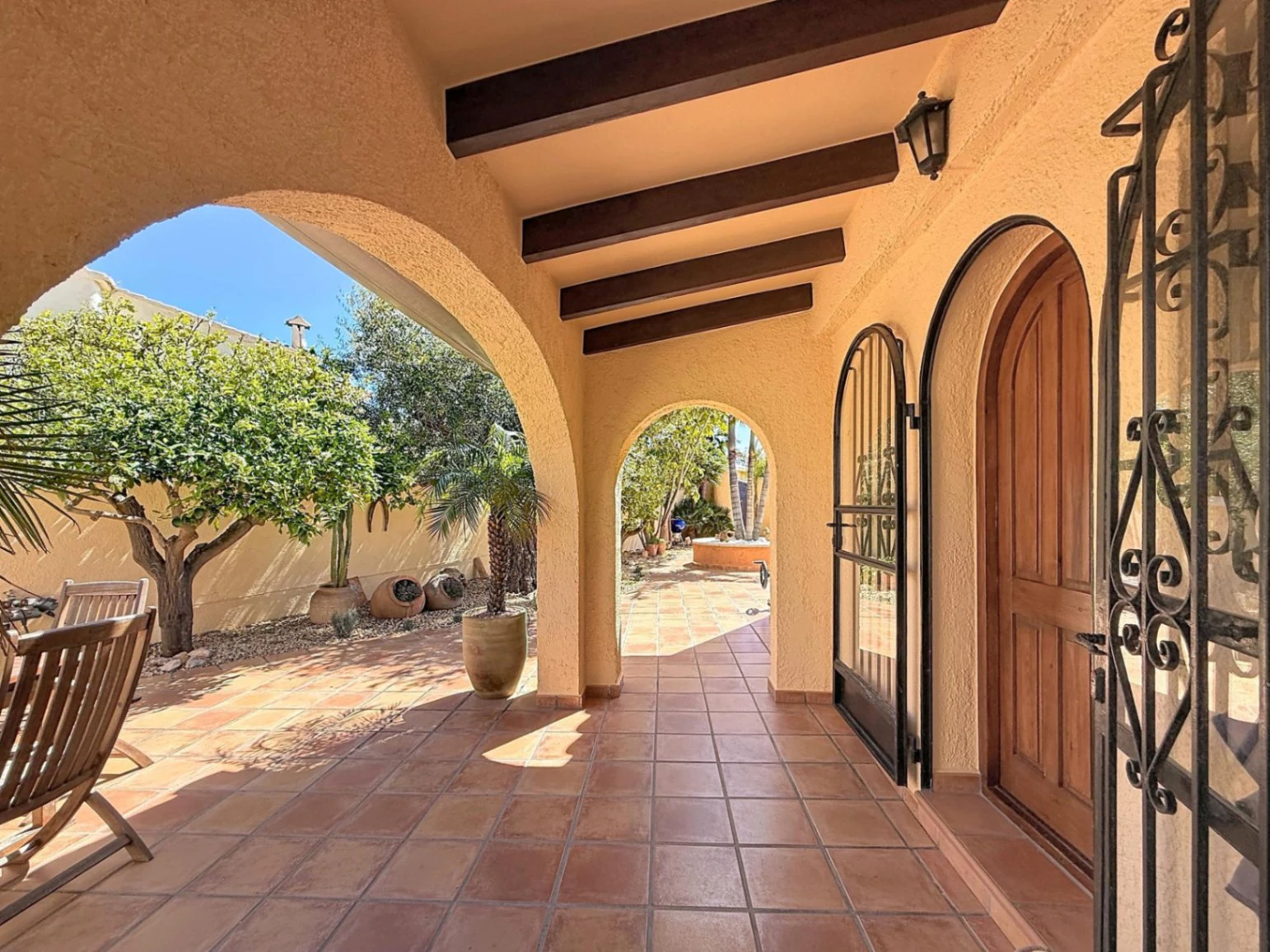 Cumbre del Sol villa with spectacular views of the sea and cliffs.