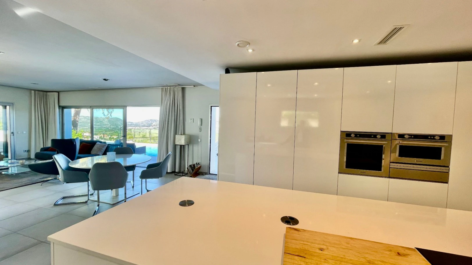 Villa zu verkaufen in Orba: Minimalistischer Luxus mit fantastischer Aussicht