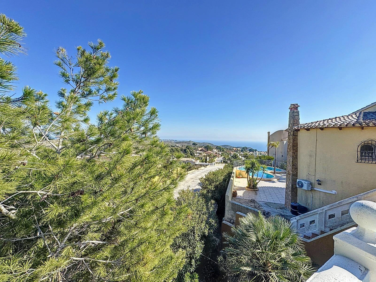 Cumbre del Sol villa with private pool and sea views