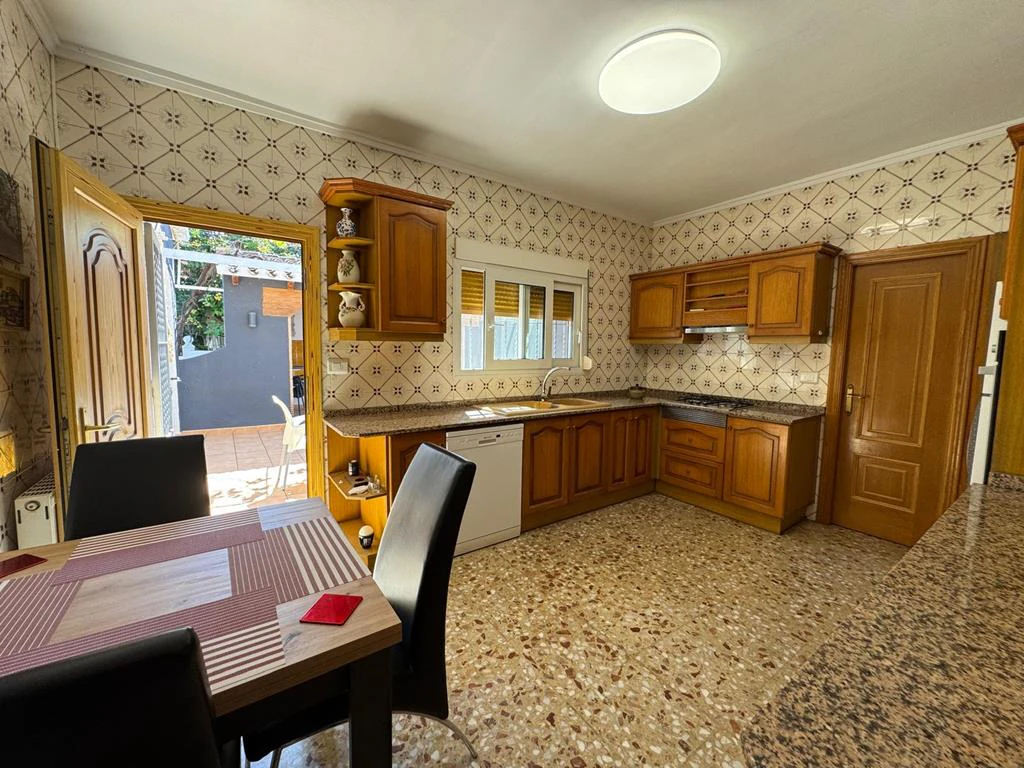 Independent chalet with large plot and private pool in Las Marinas - Dénia
