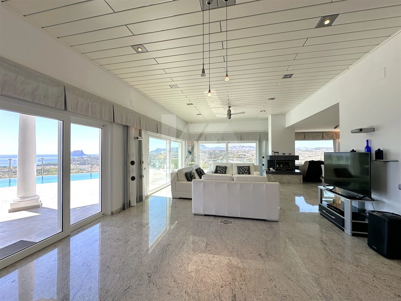 Villa met panoramisch zeezicht te koop in Moraira, Costa Blanca.