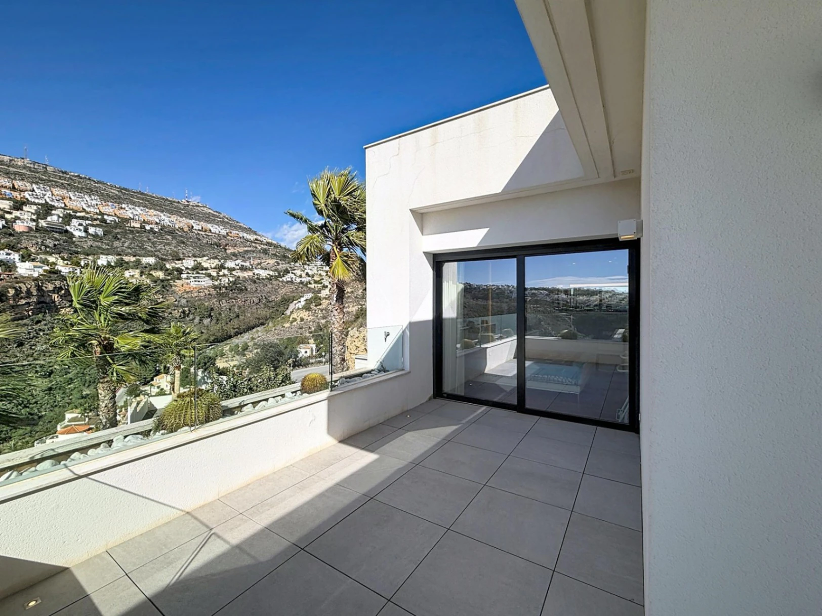 Cumbre del Sol luxe modern penthouse met uitzicht op de kliffen en de zee