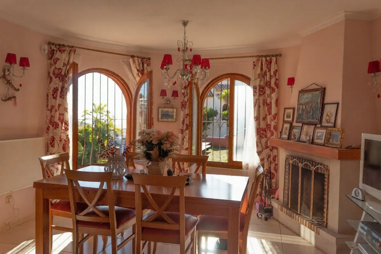 Cumbre del Sol: a Mediterranean-style villa with a swimming pool and sea views