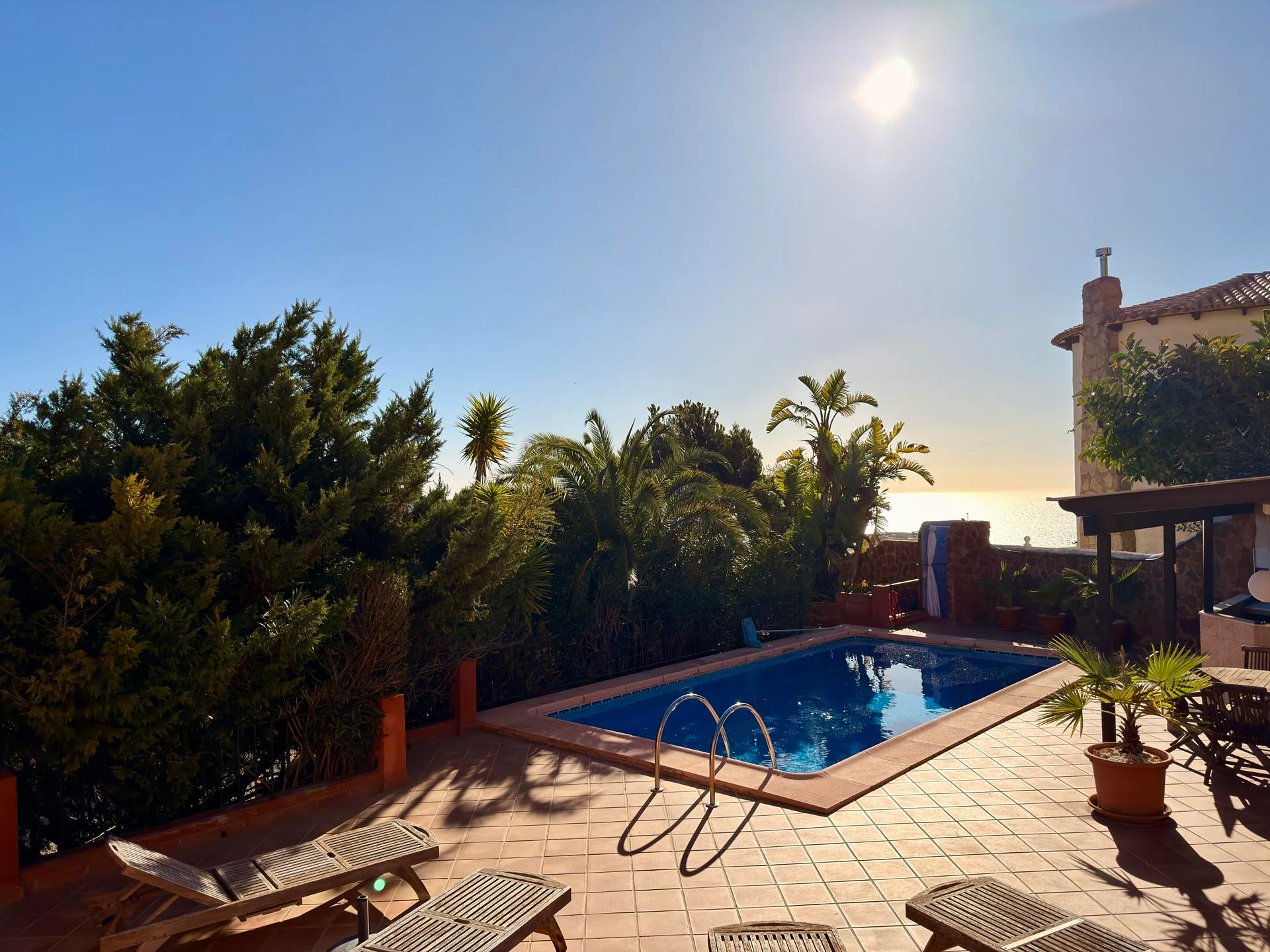 Cumbre del Sol: a Mediterranean-style villa with a swimming pool and sea views