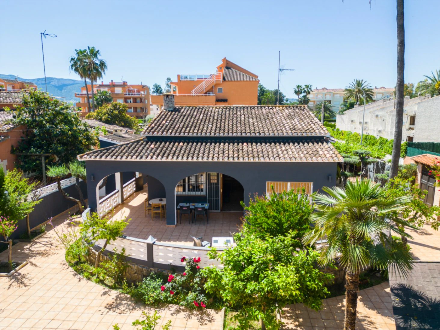 Independent chalet with large plot and private pool in Las Marinas - Dénia