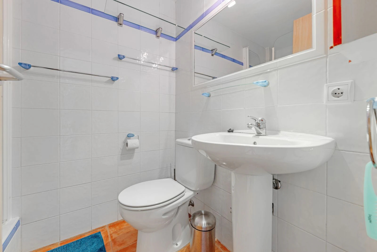 Exclusive penthouse with a large private terrace near the beach and amenities in Jávea.